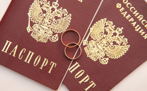 Срок проживания в браке с гражданином РФ для получения разрешения на временное проживание в России предлагается увеличить до трех лет
